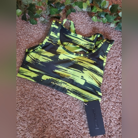 Alphalete Keyhole Set - Picture 6 of 12